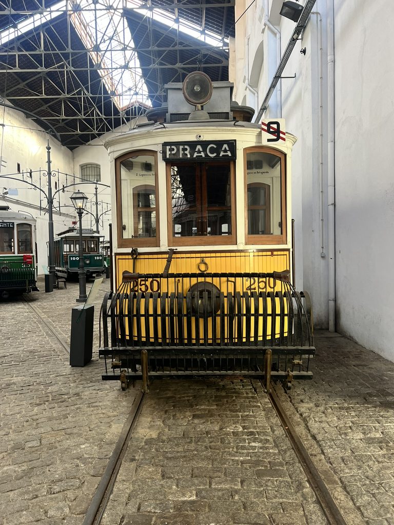 Interior do Museu do Carro Eléctrico do Porto
