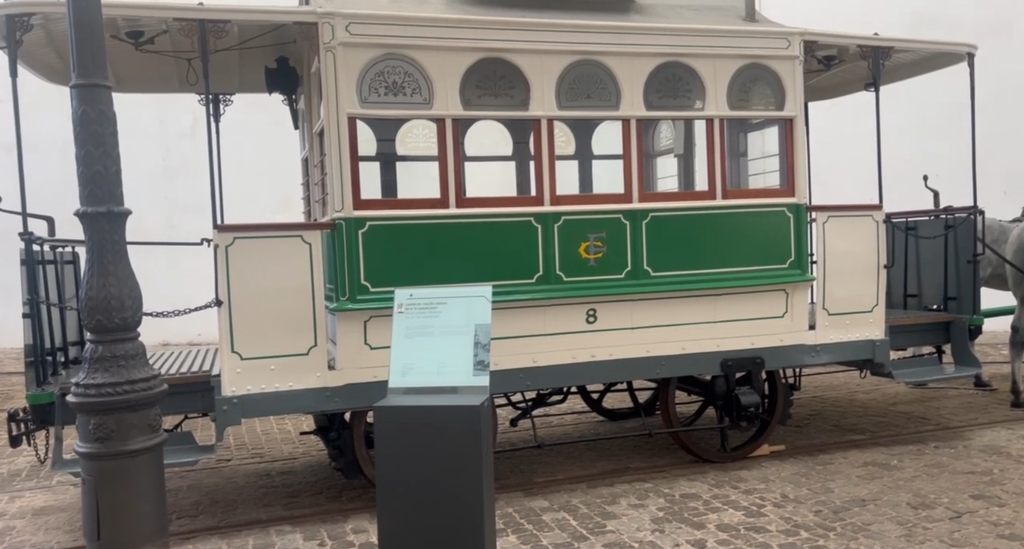 Carro nº 8 no Museu do Carro Eléctrico do Porto